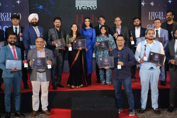 Koena Mitra confers the winners of the 4th Edition of the High Flyers 50 Global Icon Awards