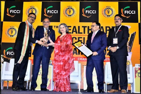 Dr. Vikram Shah honoured with “Healthcare Personality of the Year 2023” Award by FICCI