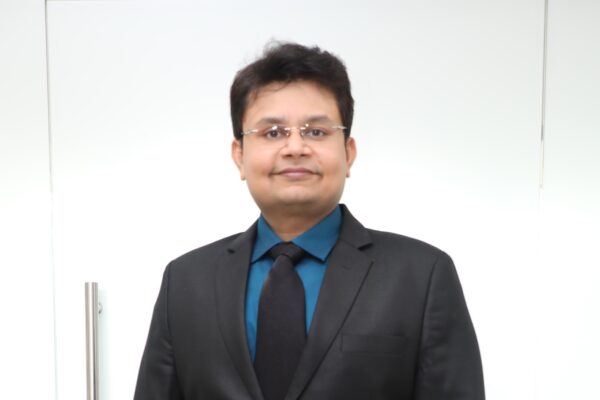 “Transforming Smiles and Faces: Dr. Sharad Kumar’s Excellence in Invisible Braces, Invisalign, Dental Implants and Smile Designing in Navi Mumbai”
