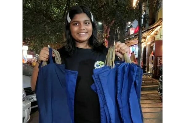 Teen Activist Manya Harsha Leads Recycling Revolution in Bengaluru, Transforms Granny’s Sarees into Sustainable Bags on Earth Day