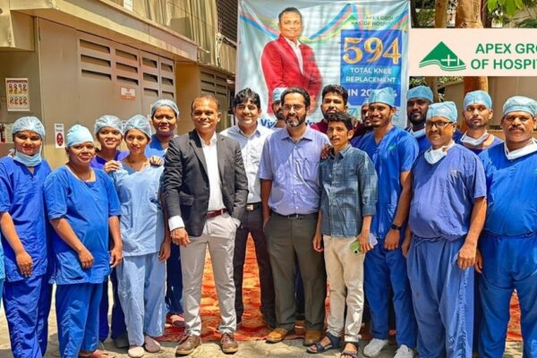 Mumbai doctor performs record 594 Robotic Knee Replacement Surgeries in one year