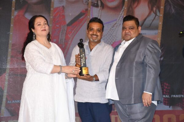 Raju Gauli, DOP of 50 superhit shows including Ishqbaaz, Naagin, honoured with Dada Saheb Phalke Indian Television Award by Mandakini