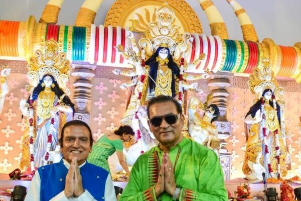 Philanthropist Dr. Dinesh Shahra Seeks Divine Blessings at Mumbai’s Durga Festival Event