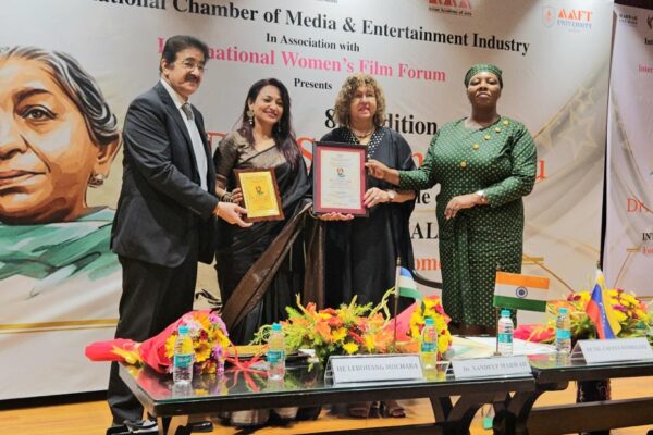 Multi-faceted artist Trupti Bhoir felicitated with Sarojini Naidu international Award