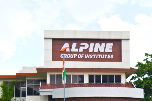Alpine Institute’s 2024 Graduates Secure Roles with Leading Companies, Solidifying Aviation Education Excellence