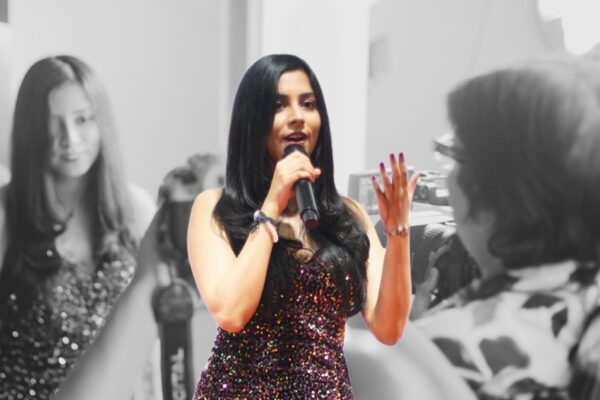 Acting with Rani Mukerji, Stage with Shah Rukh, Now MBA: Who is Ridhi Arora