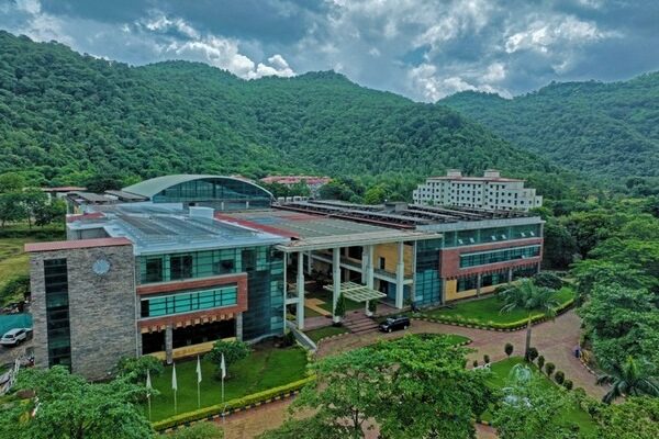 Universal Business School Redefines Management Education with an AI-powered MBA Curriculum