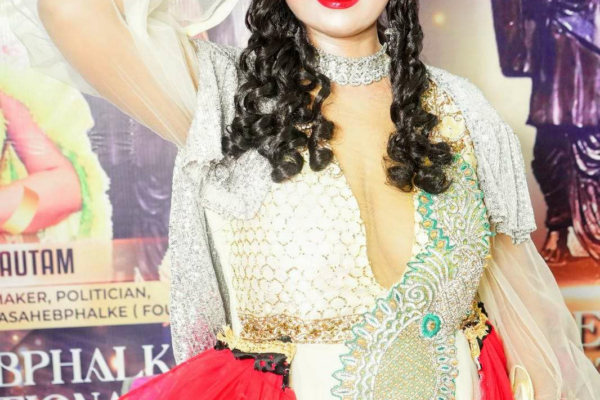 Vandana Gautam Unveils DPIFA 2025 Awards on Great Grandfather Dadasaheb Phalke’s 155th Anniversary