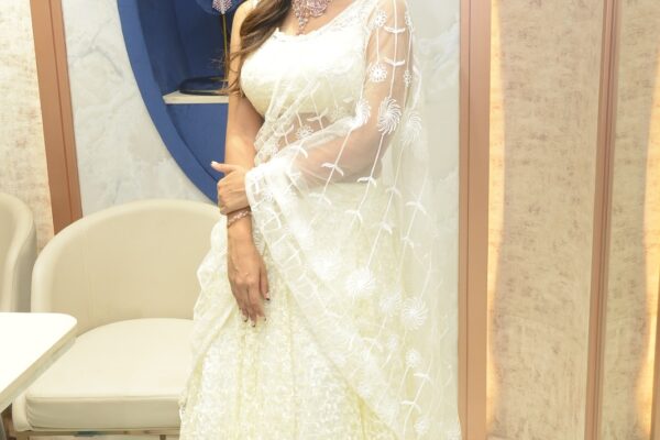 “Actress Ananya Nagalla Shines at Visista Jewellers’ Spectacular Bumper Draw Event!”