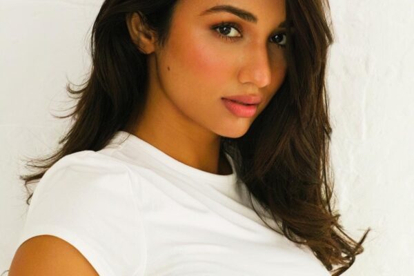 New Queen of Bollywood? Akanksha Sharma STUNS in ‘Kesari Veer’ With Her Fiery Debut!