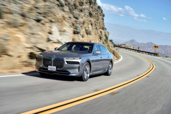 The BMW i7: The best of electrifying mobility now at a uniform price across the nation.