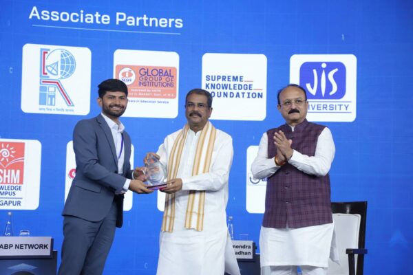 Digraj Singh Rajput Awarded “Emerging Educator of Digital Bharat” by Union Education Minister Shri Dharmendra Pradhan at ABP SmartEd Conclave