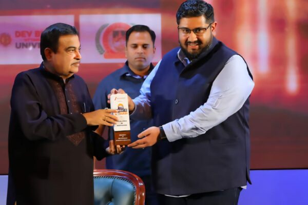 Vijayan Trishul Defence Solutions Founder and Managing Director Sahil Luthra Felicitated by Shri Nitin Gadkari at Zee ‘Bharat Ki Udaan’ for Defence Innovation