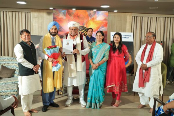 D.S. Mann Honoured as ‘Hindu King’ in Rishikesh by Rajarshi Bhupendra Modi