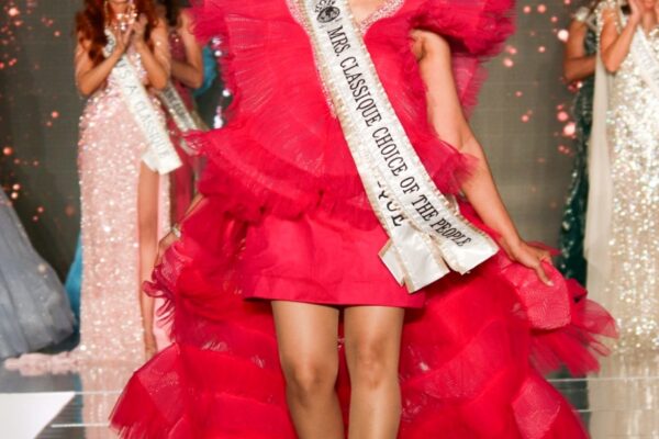 Sharada Narayanan wins  “Mrs. Classique Globe – Choice of the People” Award 2025 in Palm Springs, California