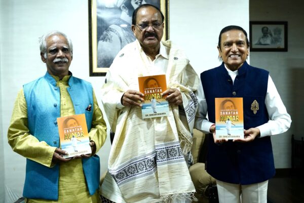 Dr. Dinesh Shahra Presents Sanatan Avatar to Former Vice President Shri M. Venkaiah Naidu