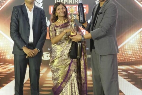 Flask Lady Dr. Urvashi Mittal Receives Inspiring Leaders Award 2025