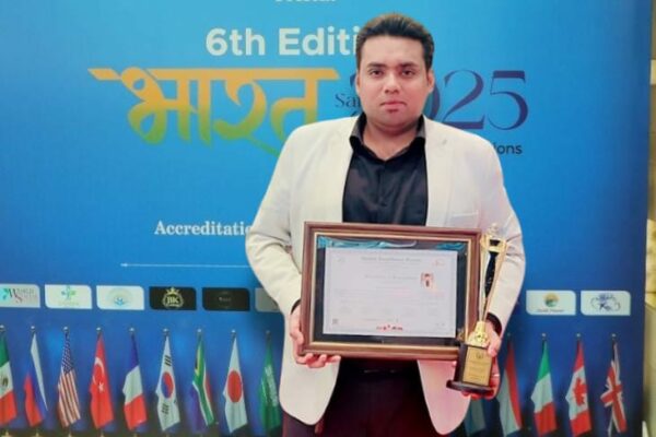 Azam Khan Honored Among Distinguished Leaders at Global Excellence Forum