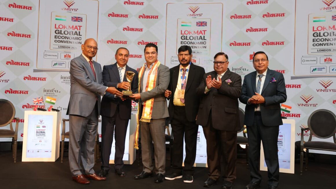 CA Abhay Bhutada Honoured with Bharat Bhushan Award at Lokmat Global Economic Convention